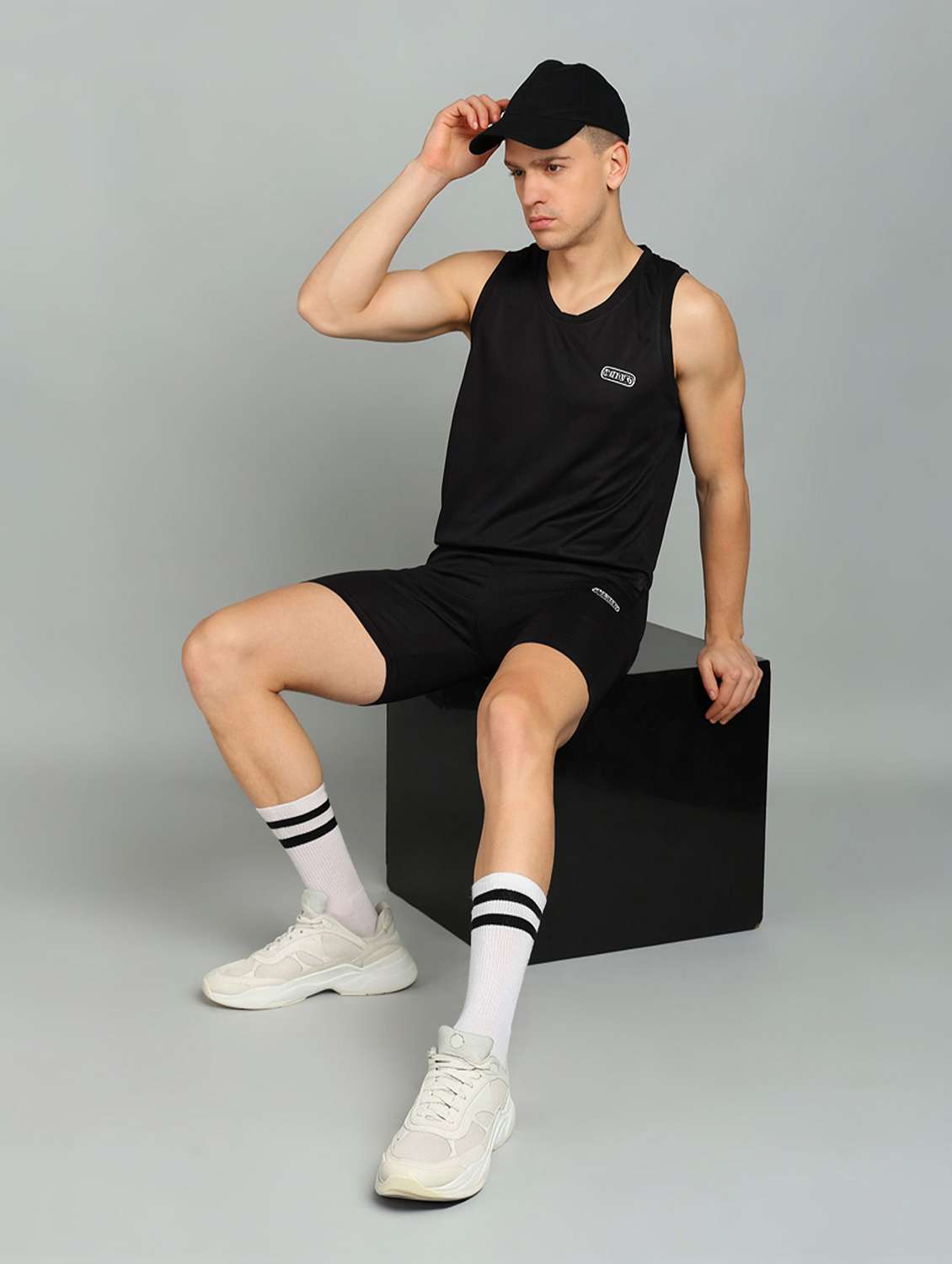 men solid sleeveless shorts & t-shirt co-ord set