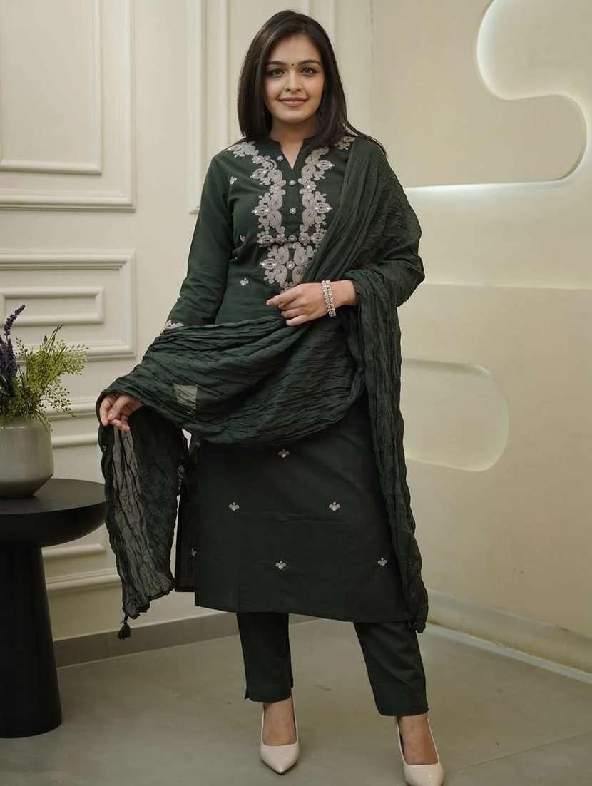 women solid with work three quarter sleeve kurta pant with dupatta set