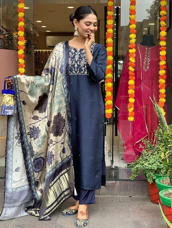 women solid with work three quarter sleeve kurta pant with dupatta set - 22224540 -  Standard Image - 3