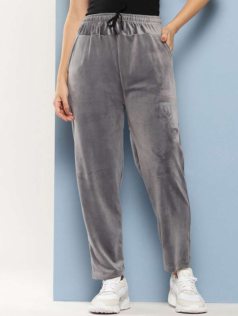 women solid mid rise velvet track pant