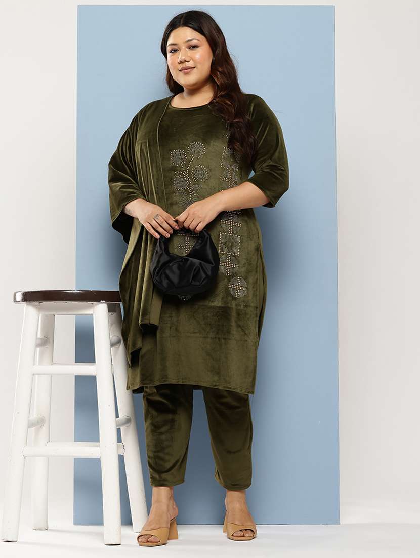 women plus size embellished three quarter sleeve kurta pant with dupatta set