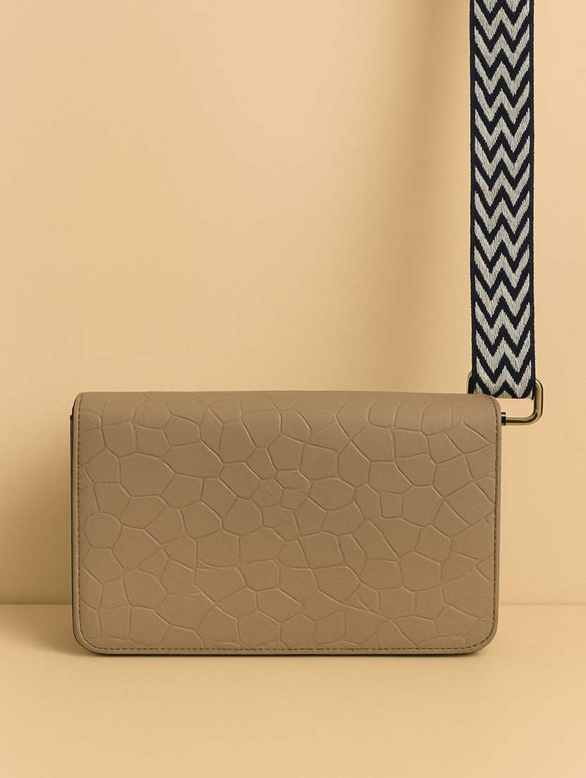 women solid pu sling bag - 22225262 -  Standard Image - 3