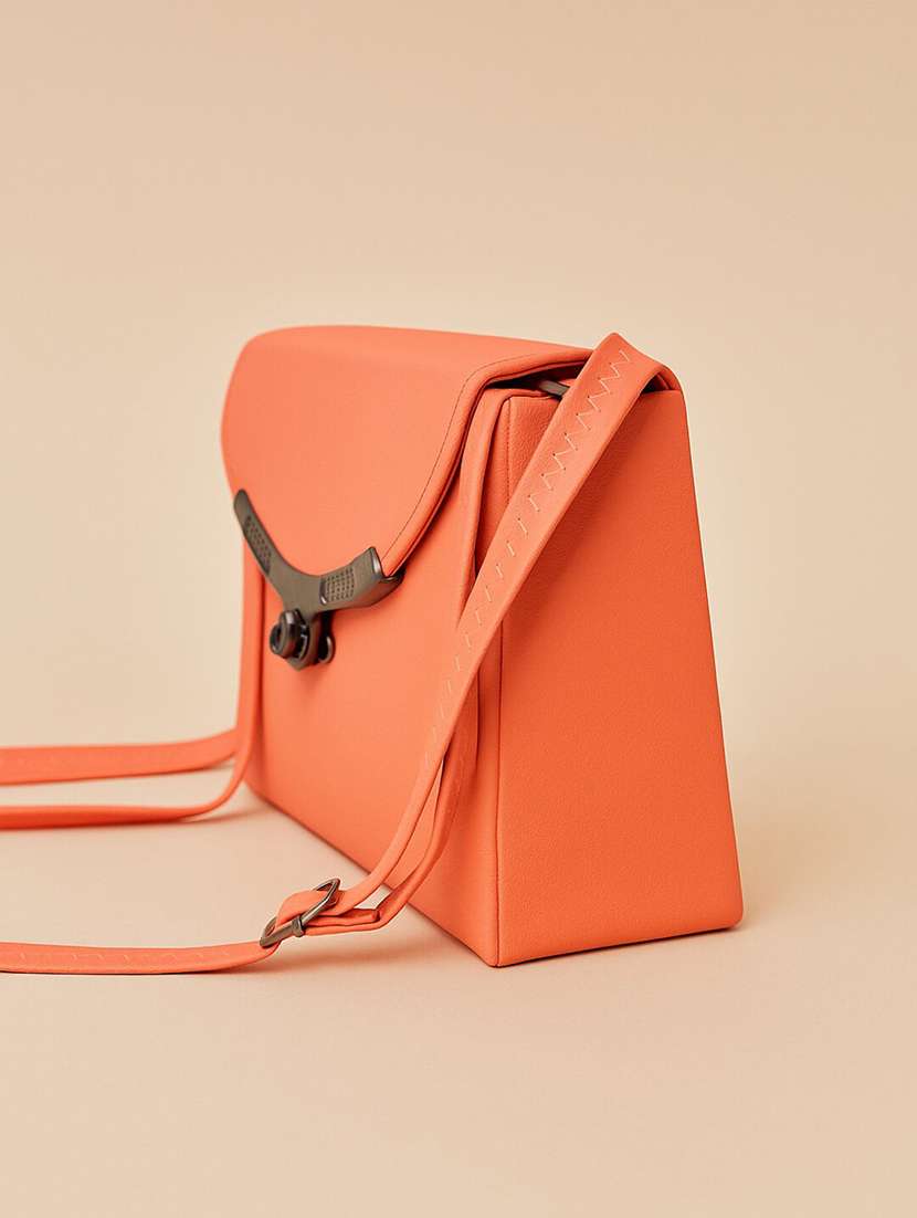 women solid structured pu sling bag - 22225266 -  Standard Image - 3