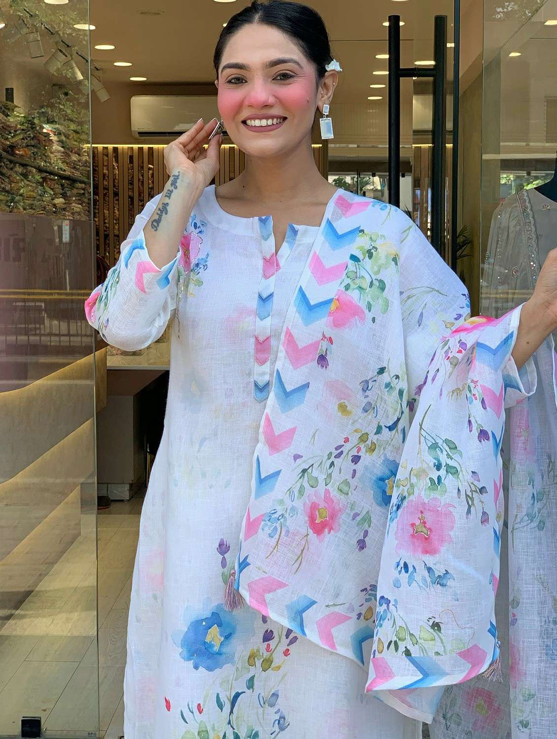 women floral three quarter sleeve kurta pant with dupatta set - 22225301 -  Standard Image - 3