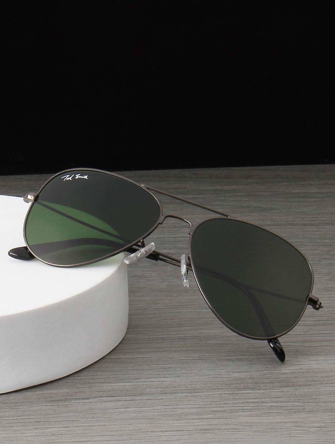 ted smith unisex aviator sunglasses ? gunmetal metal frame , dark green glass lenses, classic style.