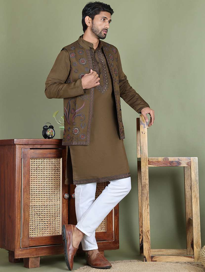 men solid with work mandarin neck kurta pyjama with jacket set