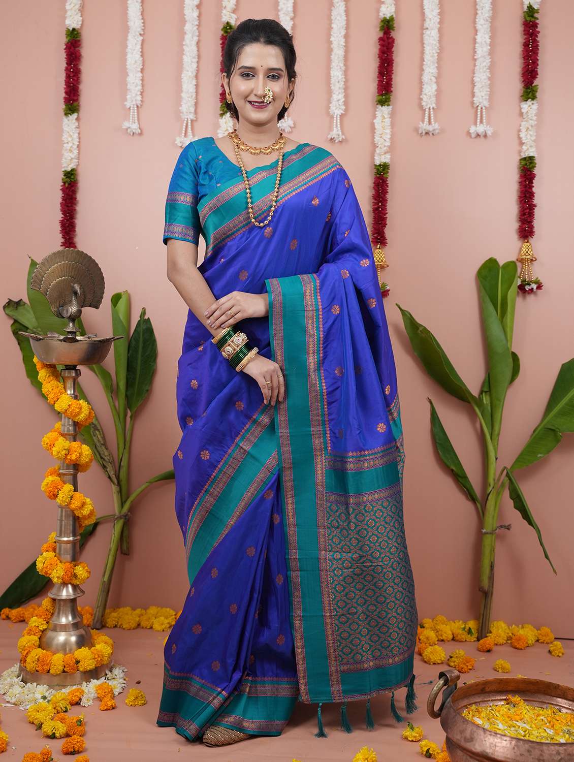 women self design nauvari saree with blouse