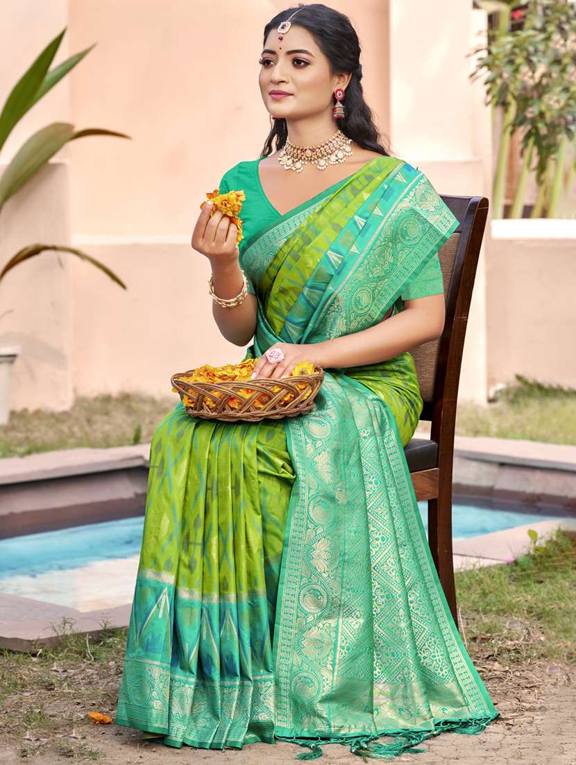 women self design pochampalli saree with blouse