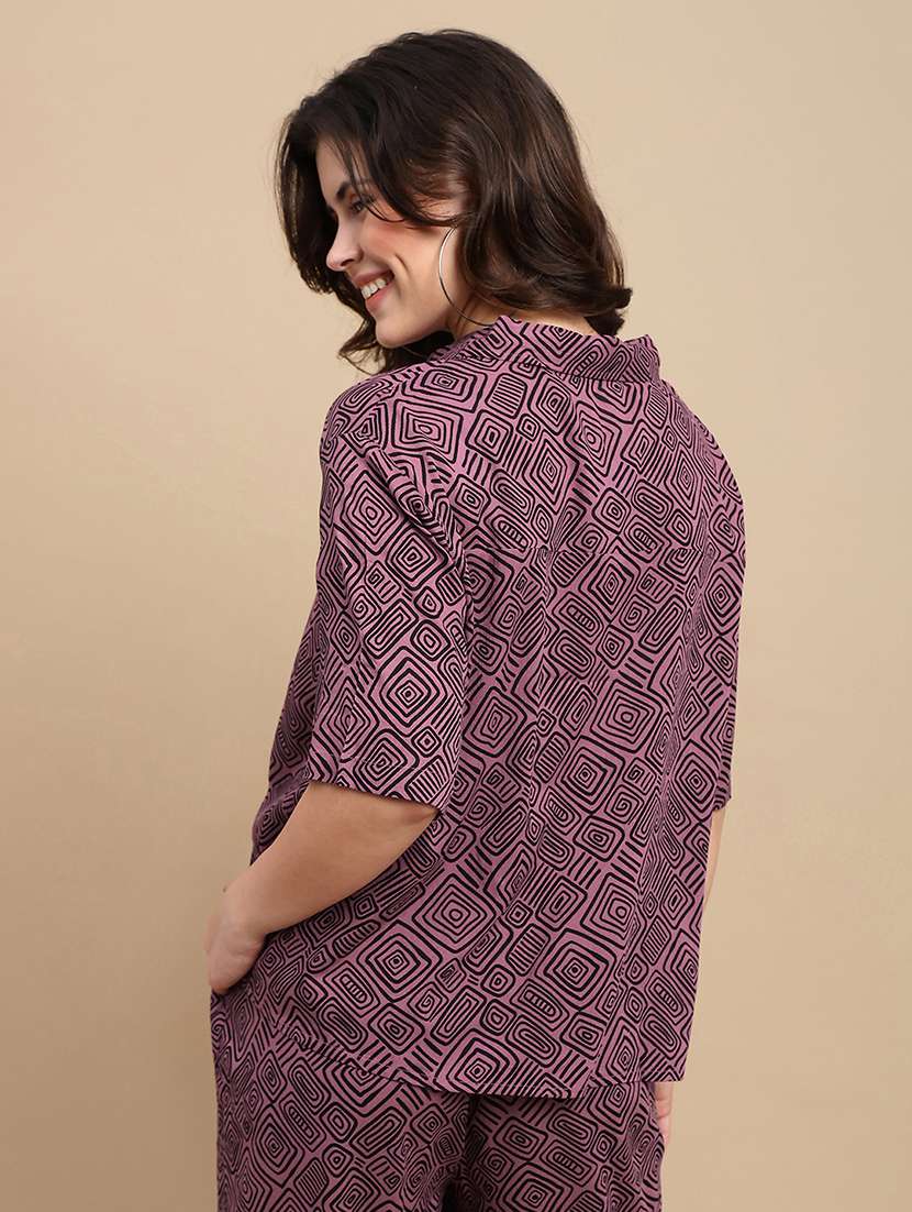 women printed short sleeve relaxed fit top - 22227478 -  Standard Image - 3