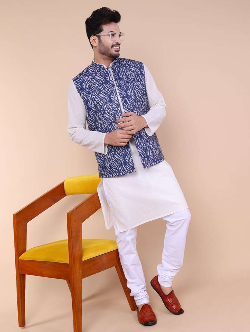 men solid mandarin neck kurta pyjama with jacket ethnic wear set