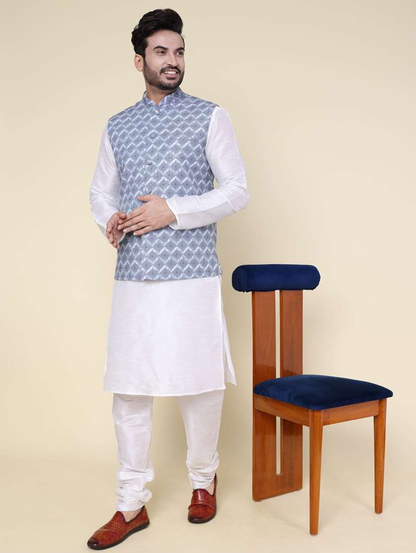 men solid mandarin neck kurta pyjama with jacket ethnic wear set