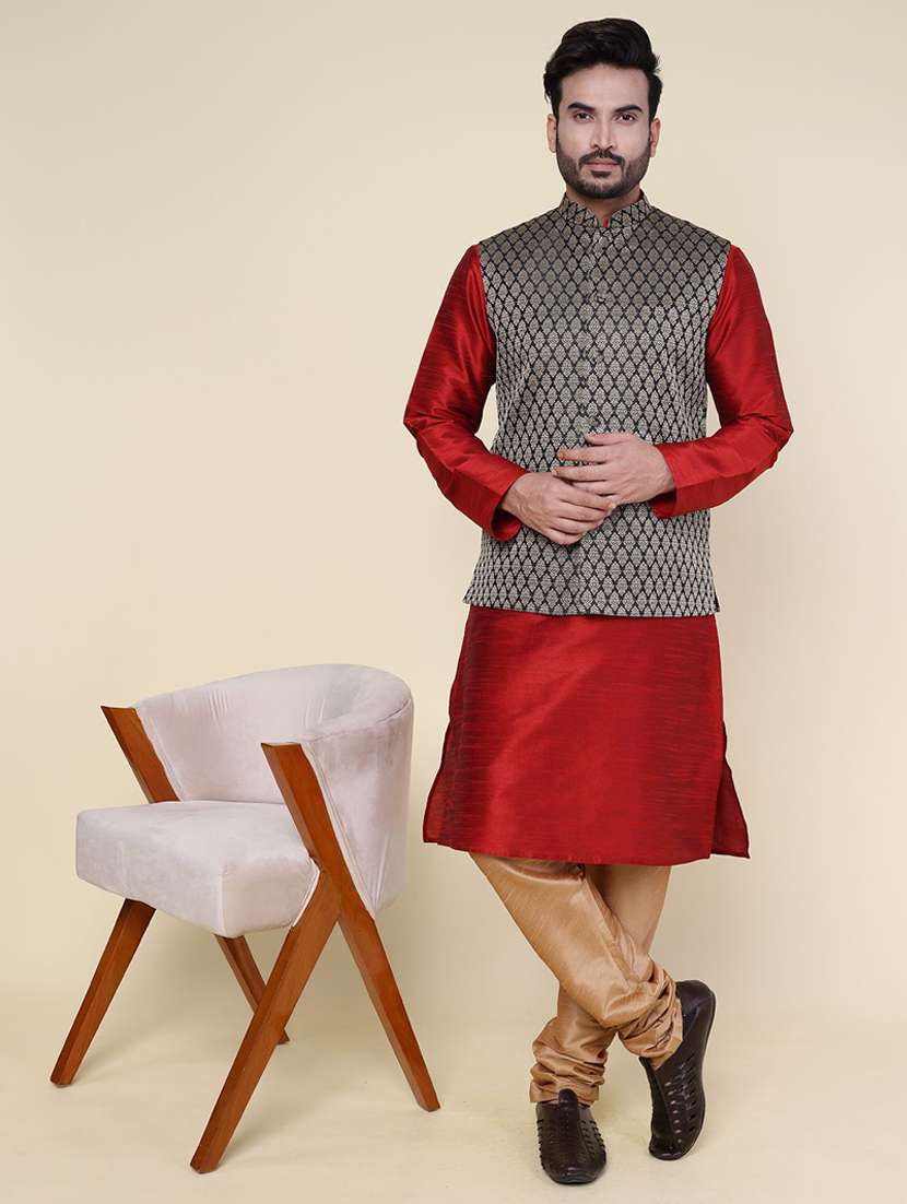 men solid mandarin neck kurta pyjama with jacket ethnic wear set