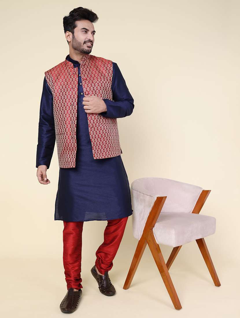 men solid mandarin neck kurta pyjama with jacket ethnic wear set