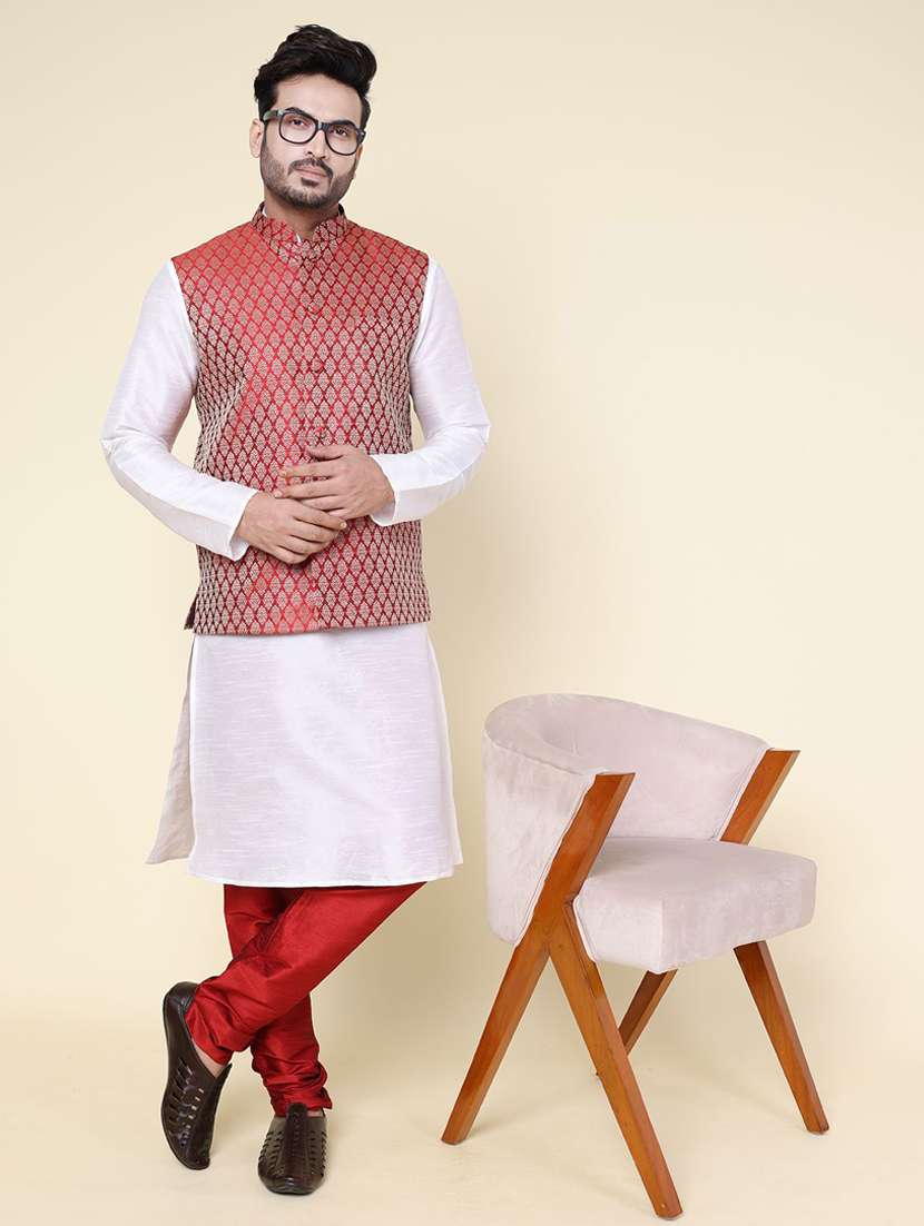 men solid mandarin neck kurta pyjama with jacket ethnic wear set