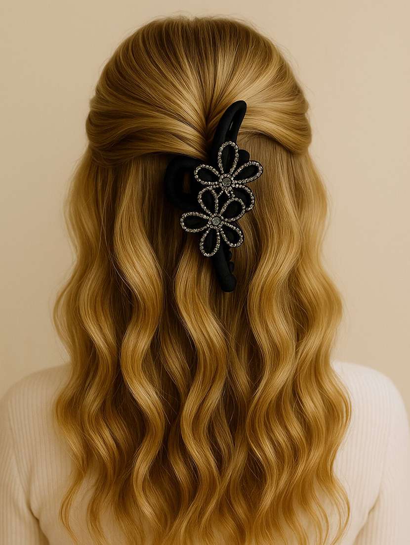 women black metal clutcher