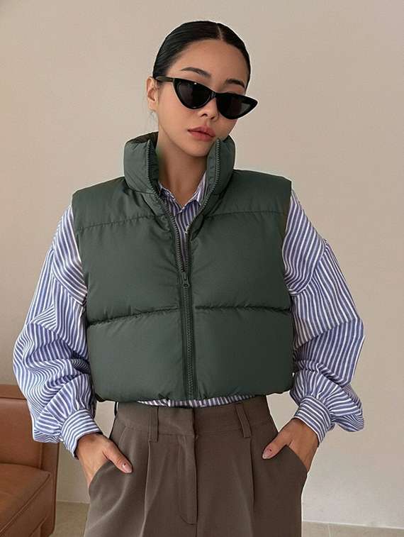women solid sleeveless puffer jacket