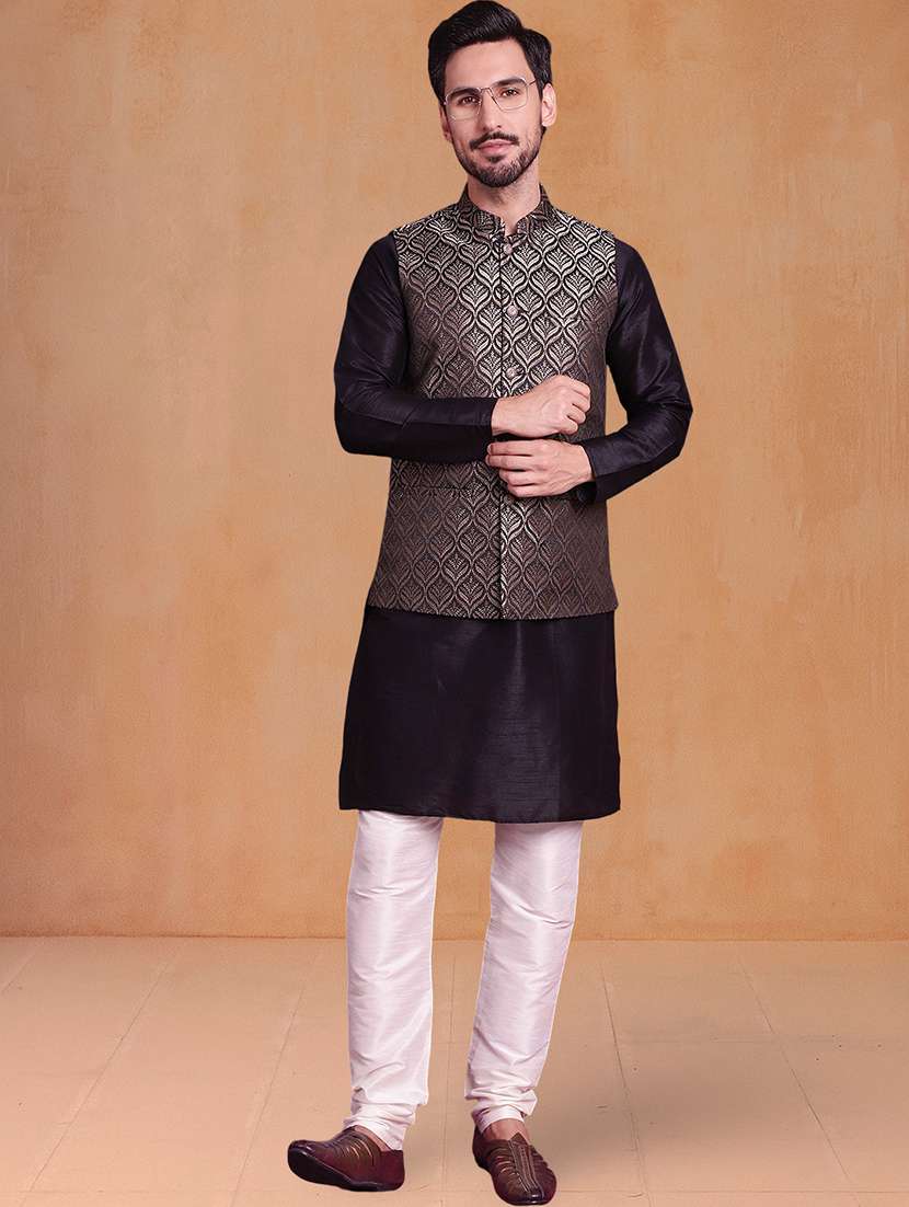 men solid mandarin neck kurta pyjama with jacket ethnic wear set