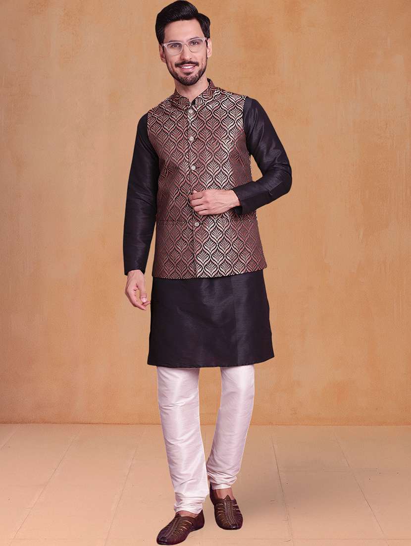men solid mandarin neck kurta pyjama with jacket ethnic wear set