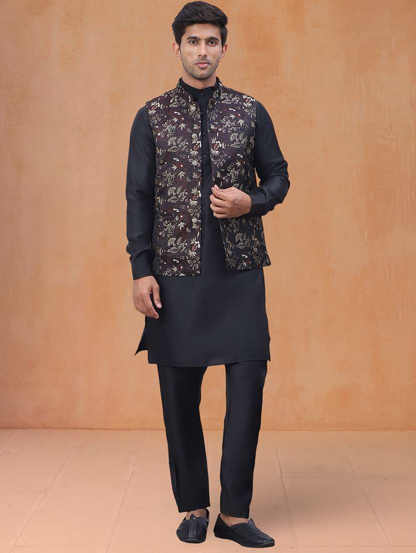 men solid mandarin neck kurta pyjama with jacket ethnic wear set