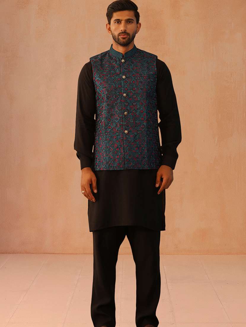 men solid mandarin neck kurta pyjama with jacket ethnic wear set