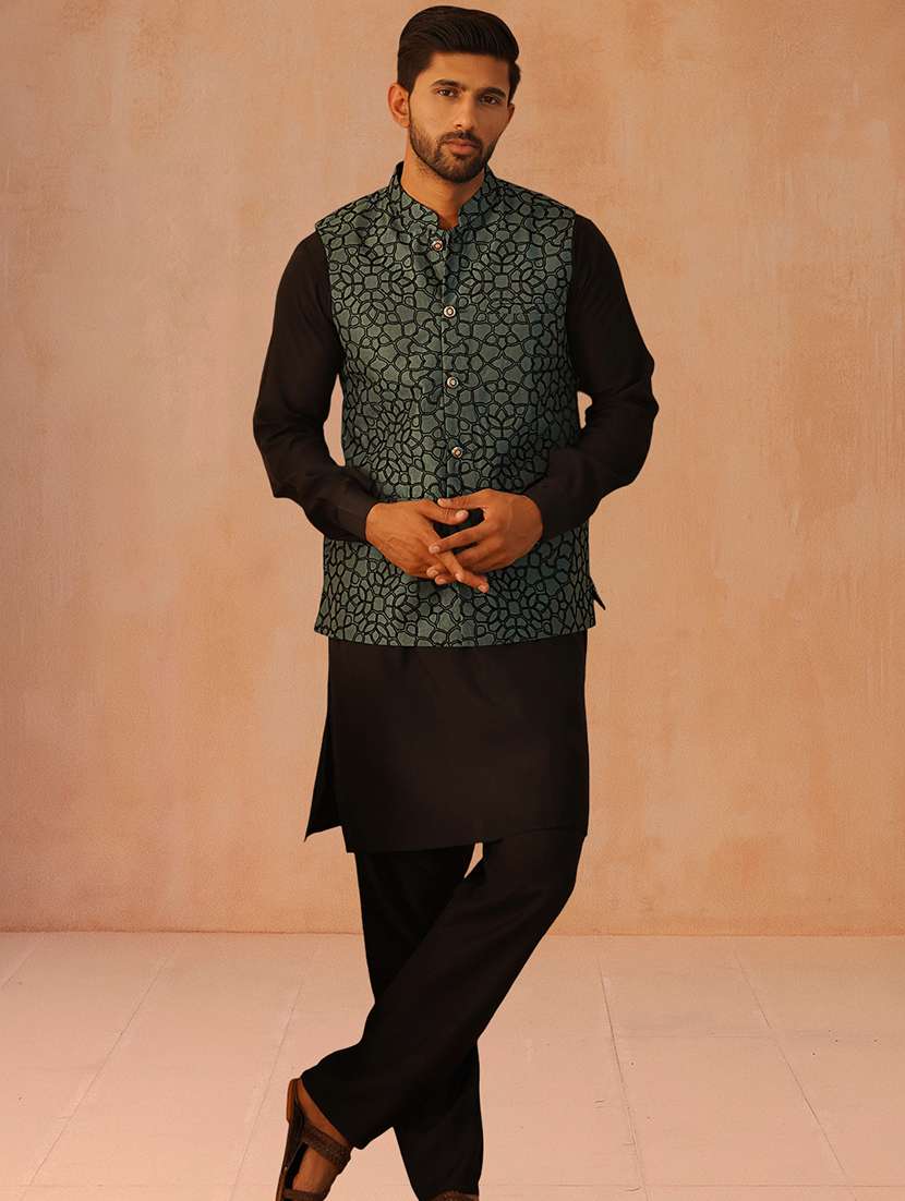 men solid mandarin neck kurta pyjama with jacket ethnic wear set