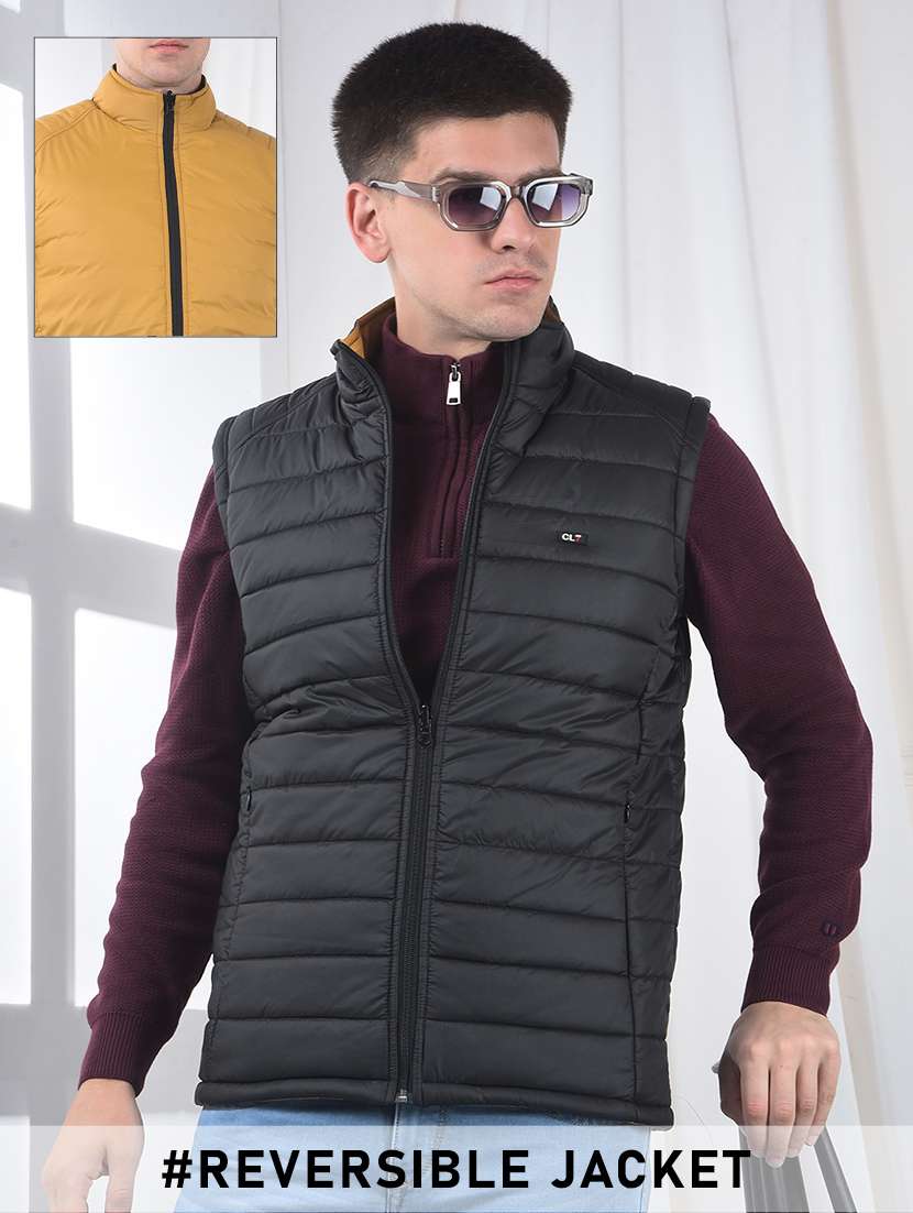 men solid sleeveless reversible puffer jacket