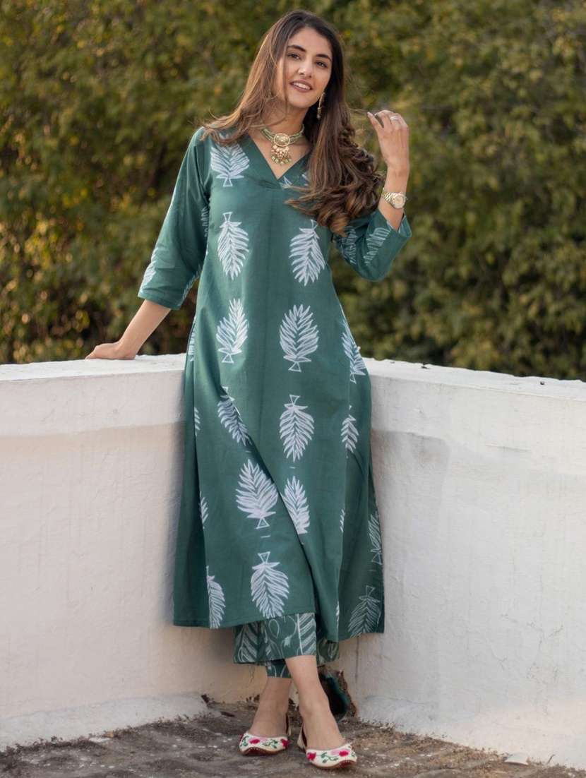 women printed three quarter sleeve kurta palazzo set