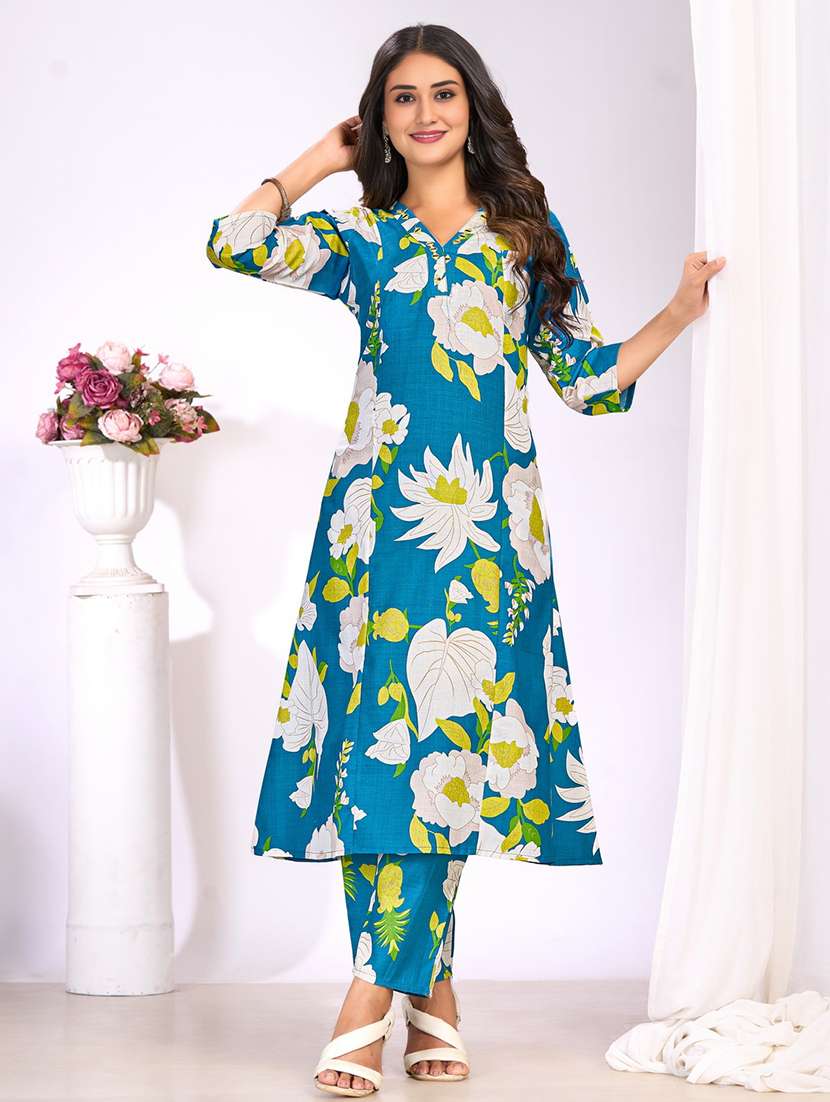 women floral three quarter sleeve kurta pant set