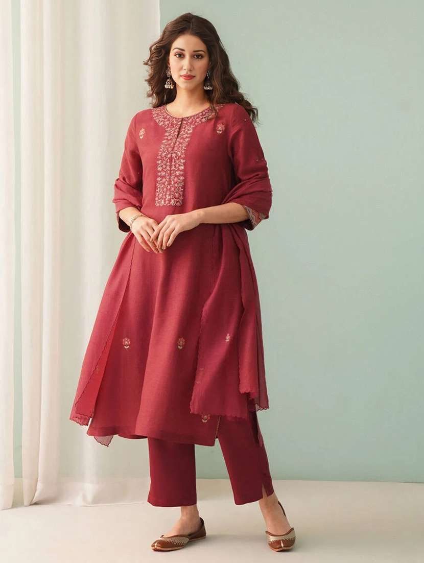 women solid with work three quarter sleeve kurta pant with dupatta set