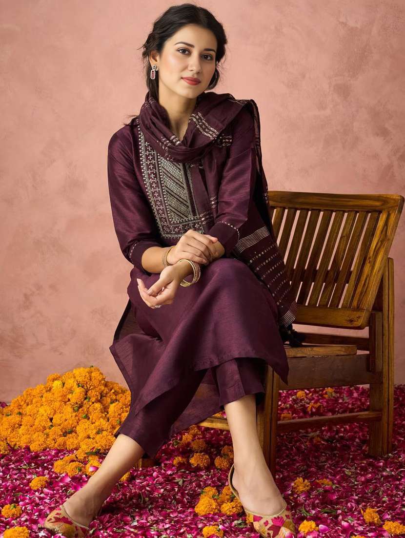 women solid with work three quarter sleeve kurta pant with dupatta set