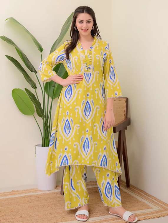 women ikat printed three quarter sleeve kurta pant set