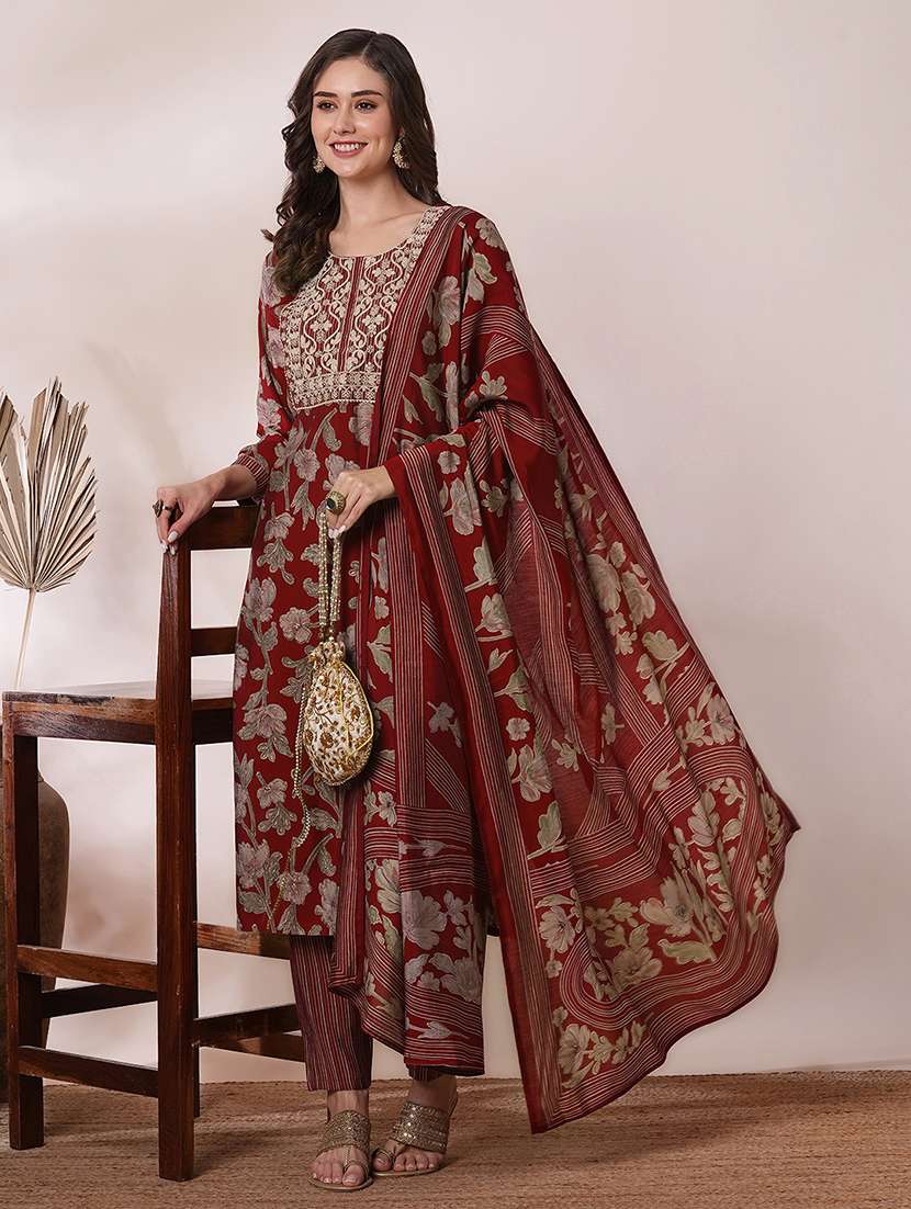 women floral three quarter sleeve kurta pant with dupatta set