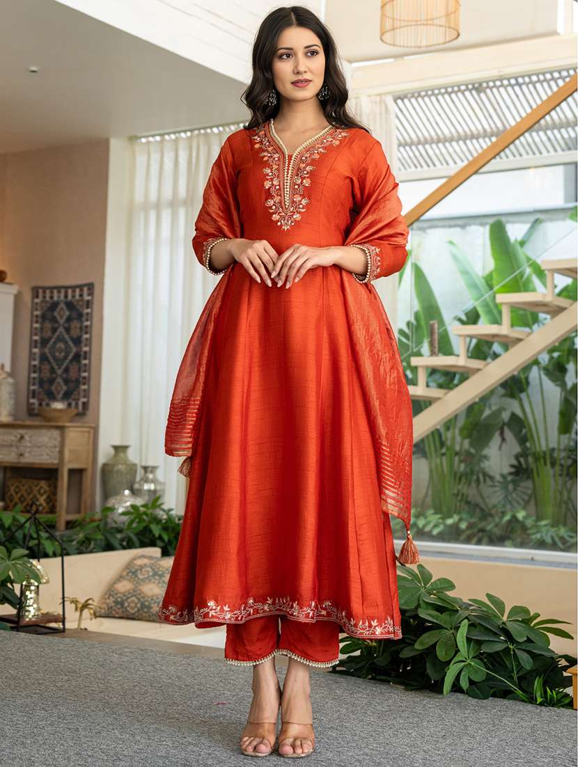 women solid with work three quarter sleeve kurta pant with dupatta set