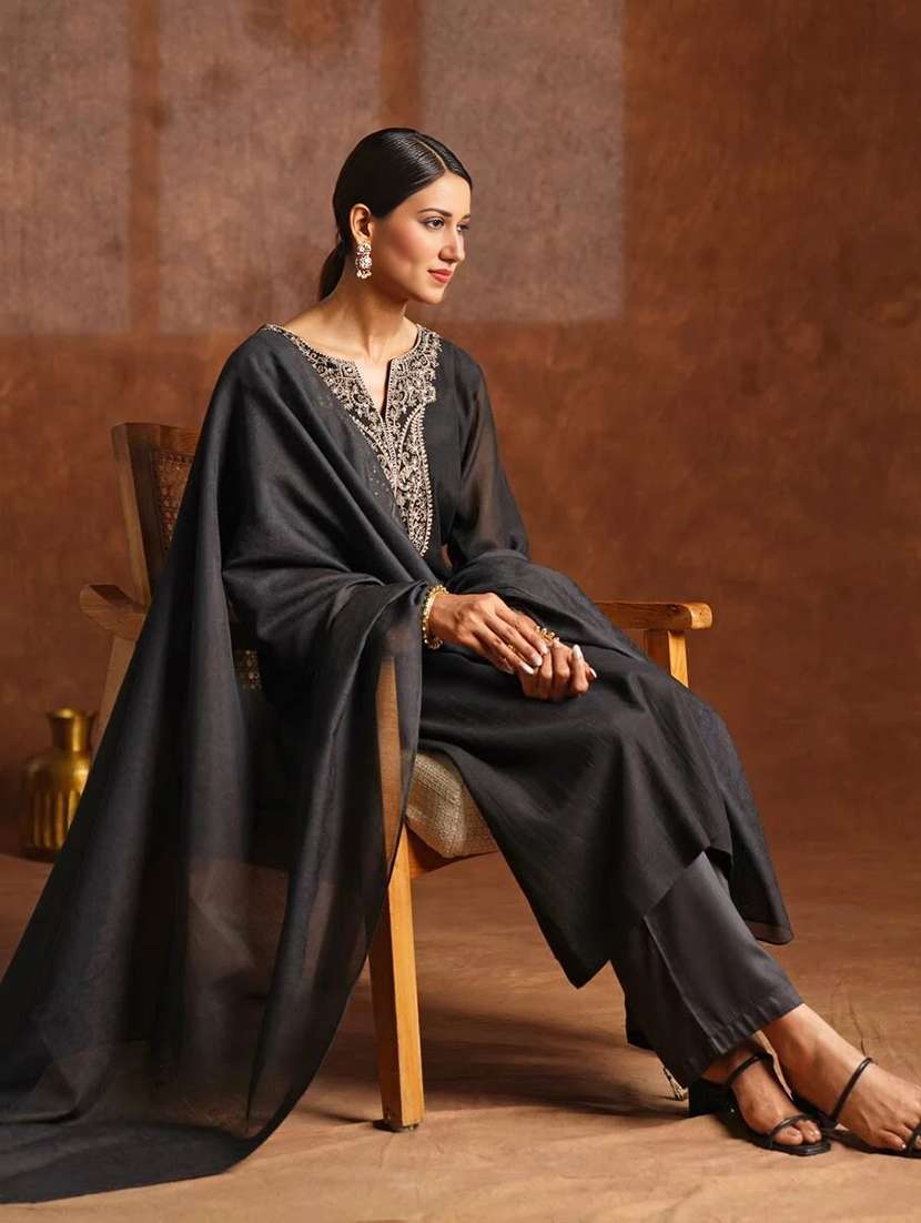 women solid with work three quarter sleeve kurta pant with dupatta set