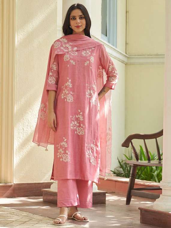 women floral three quarter sleeve kurta pant with dupatta set