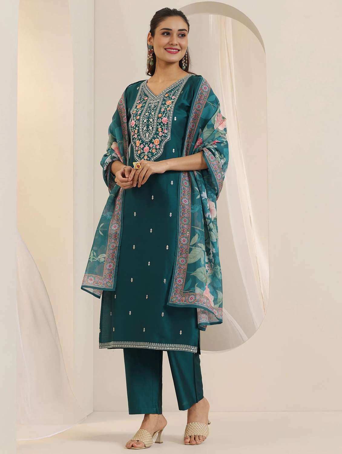 women solid with work three quarter sleeve kurta pant with dupatta set