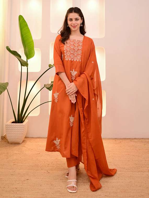 women solid with work three quarter sleeve kurta pant with dupatta set