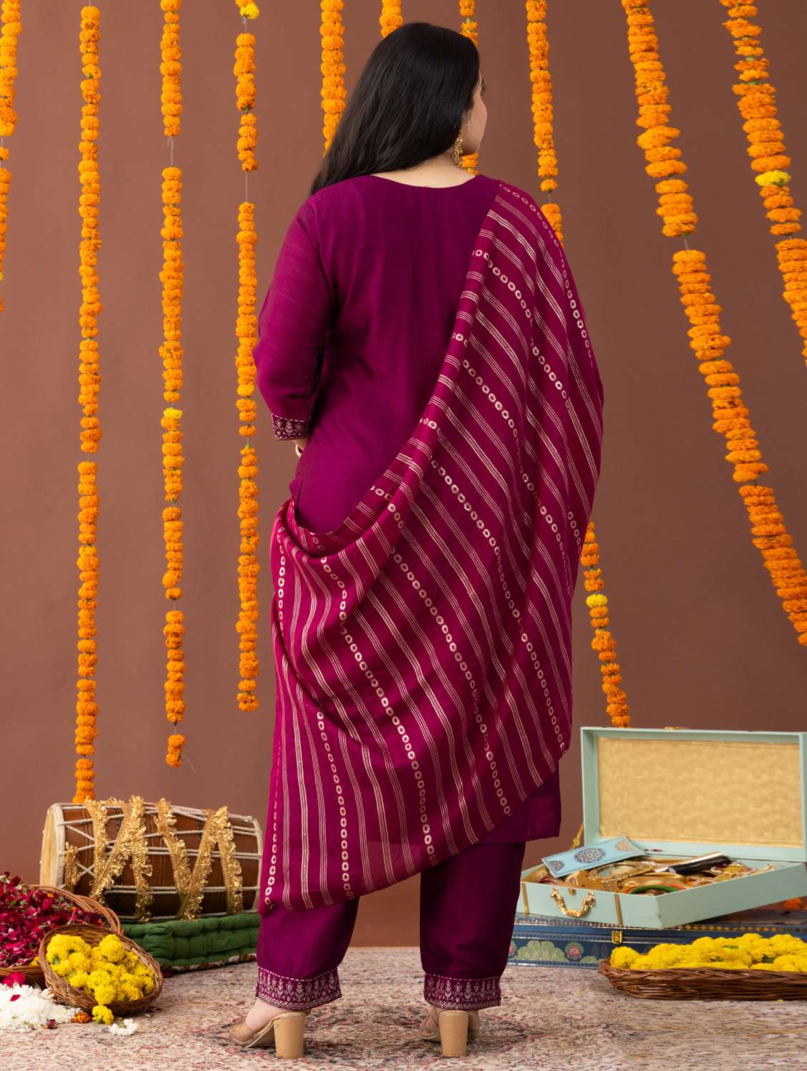 women plus size three quarter sleeve kurta pant with dupatta set - 22238770 -  Standard Image - 3