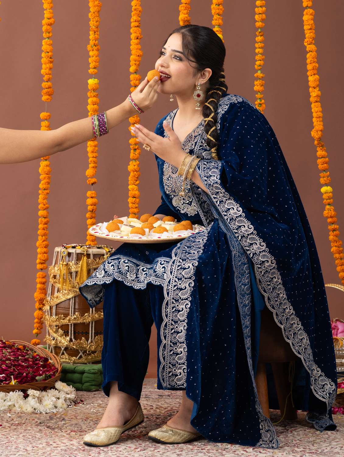 women plus size three quarter sleeve kurta pant with dupatta set - 22238781 -  Standard Image - 5