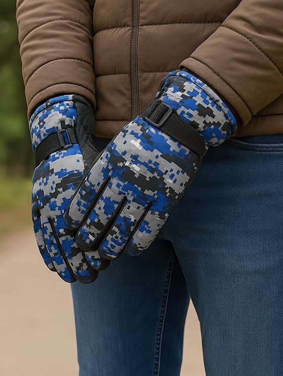 men camouflage printed warm winter gloves - 22239108 -  Standard Image - 3