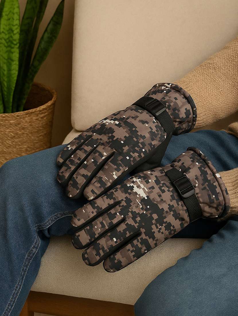 men camouflage printed warm winter gloves - 22239109 -  Standard Image - 3