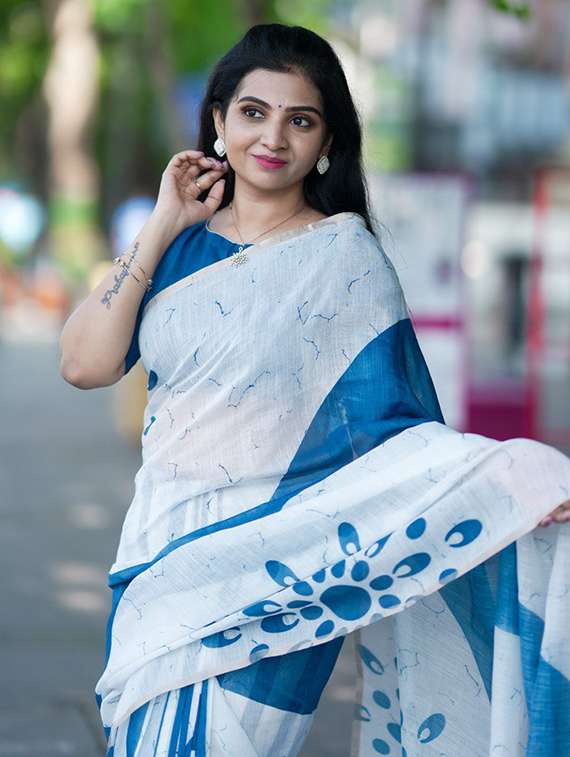 women printed casual wear saree with blouse - 22239241 -  Standard Image - 3