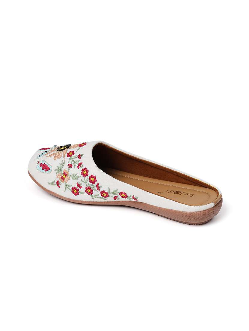 women embroidered slip on mojari - 22239321 -  Standard Image - 3