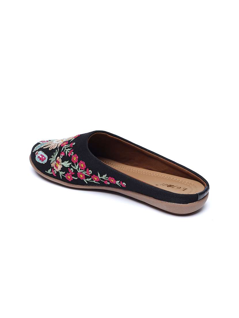 women embroidered slip on mojari - 22239322 -  Standard Image - 3