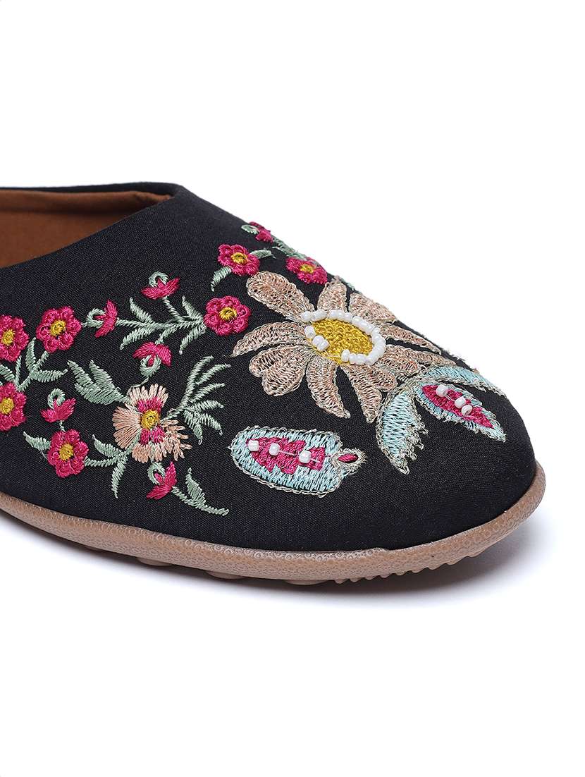 women embroidered slip on mojari - 22239322 -  Standard Image - 5