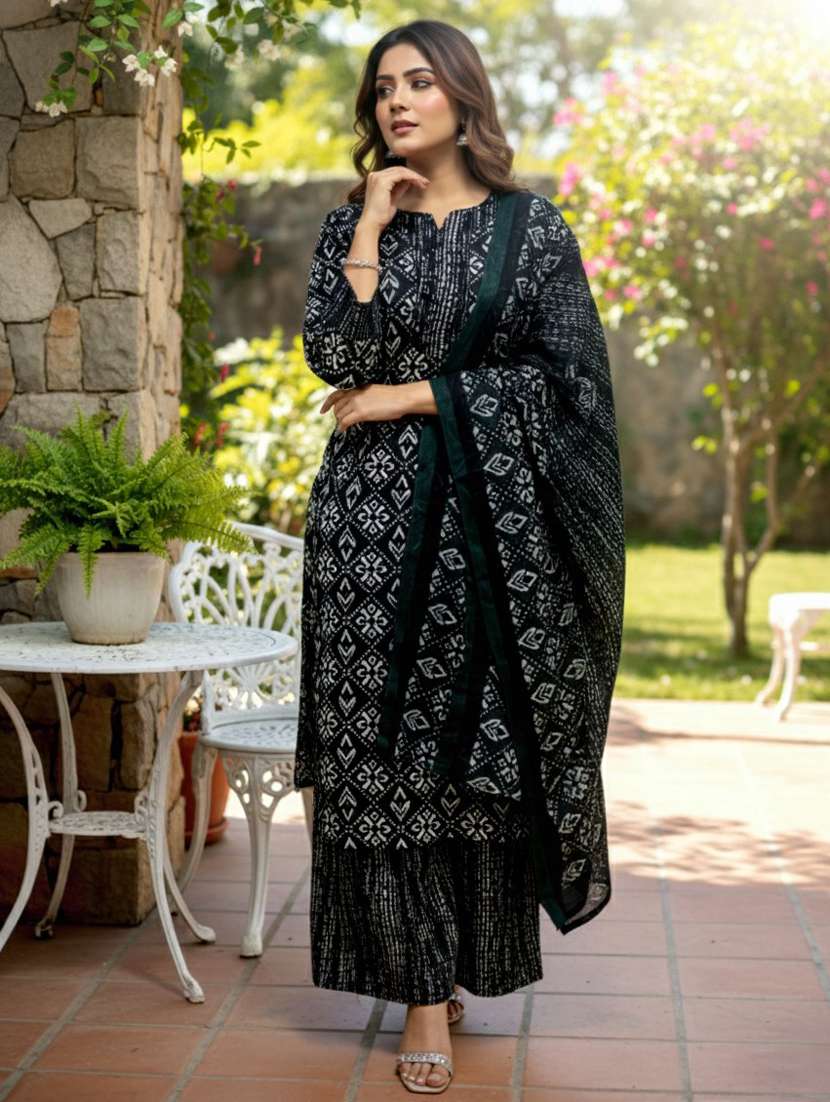 women printed three quarter sleeve kurta palazzo with dupatta set