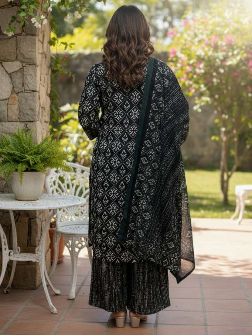 women printed three quarter sleeve kurta palazzo with dupatta set - 22239533 -  Standard Image - 3