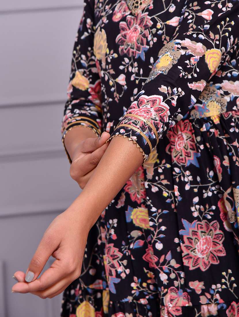 women floral three quarter sleeve flared kurta - 22239691 -  Standard Image - 5