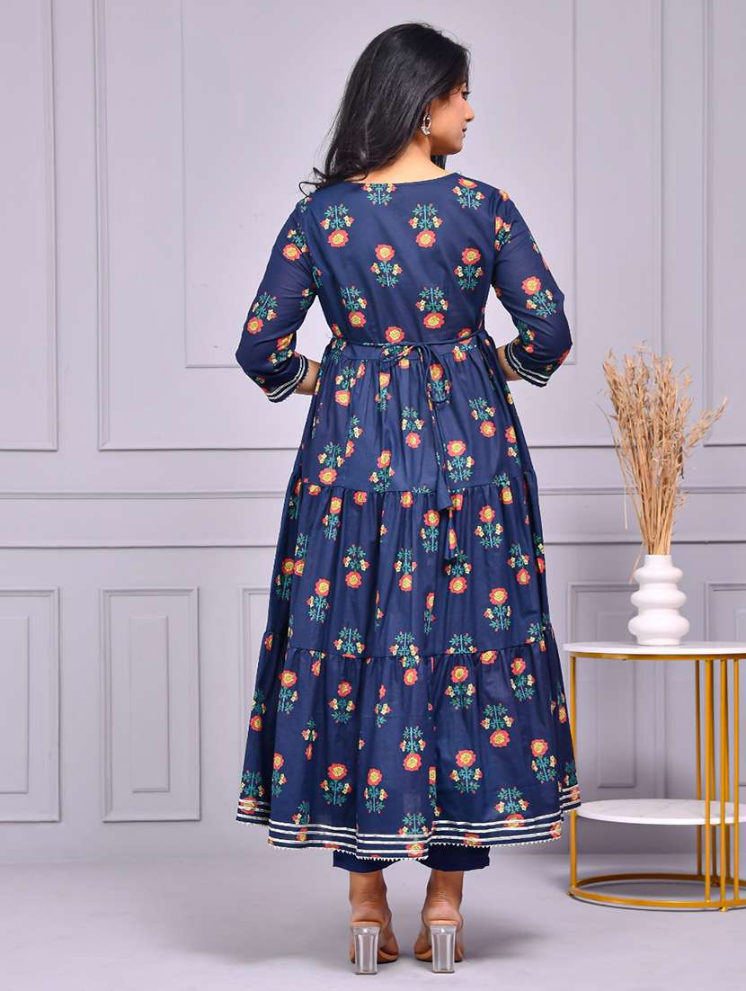 women floral three quarter sleeve flared kurta - 22239693 -  Standard Image - 3