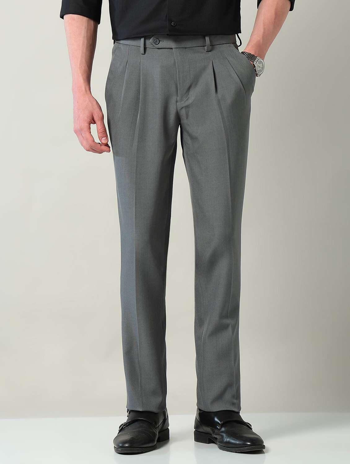 men solid mid rise pleated formal trouser